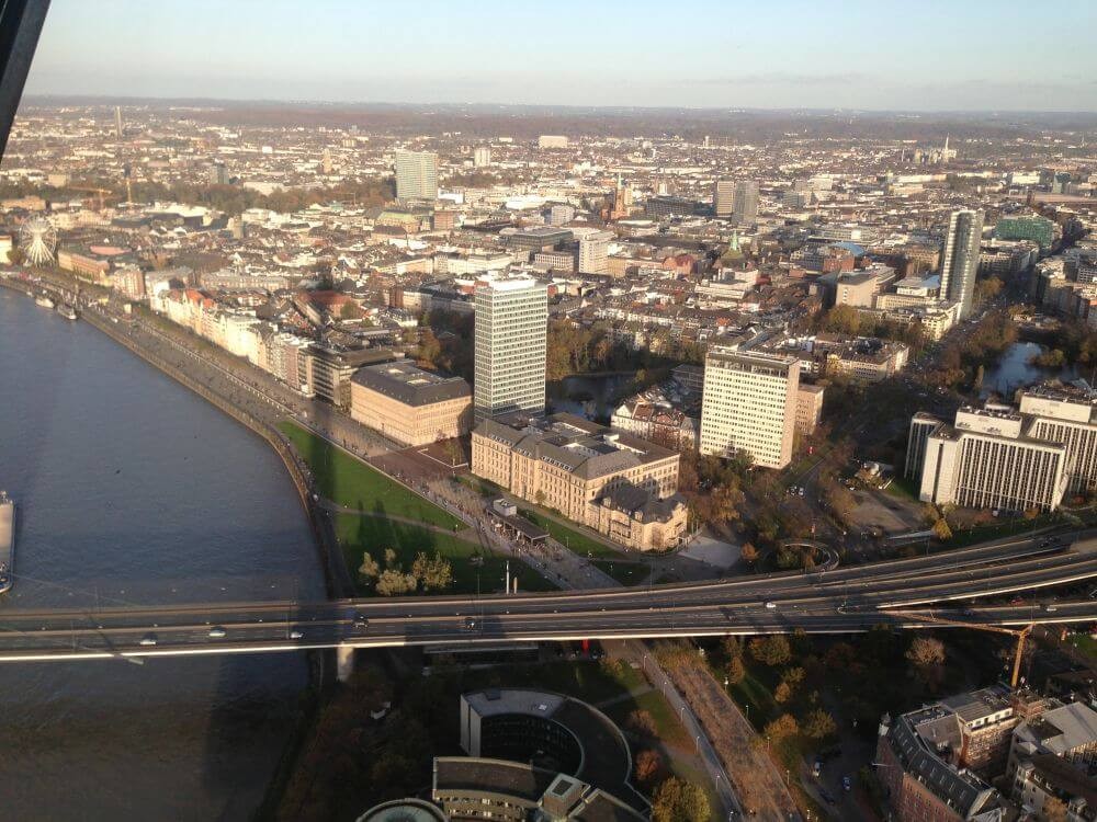 Widok Düsseldorfu z lotu ptaka