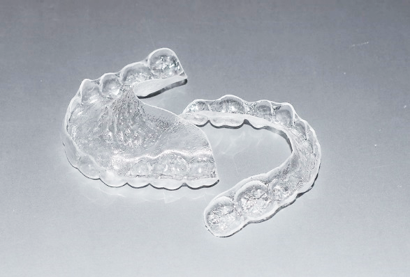 Retencja - przeźroczyste nakładki na zęby