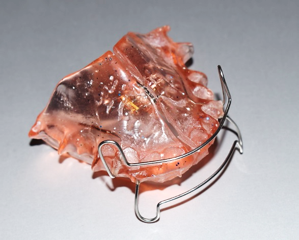 Retencyjny aparat blokowy